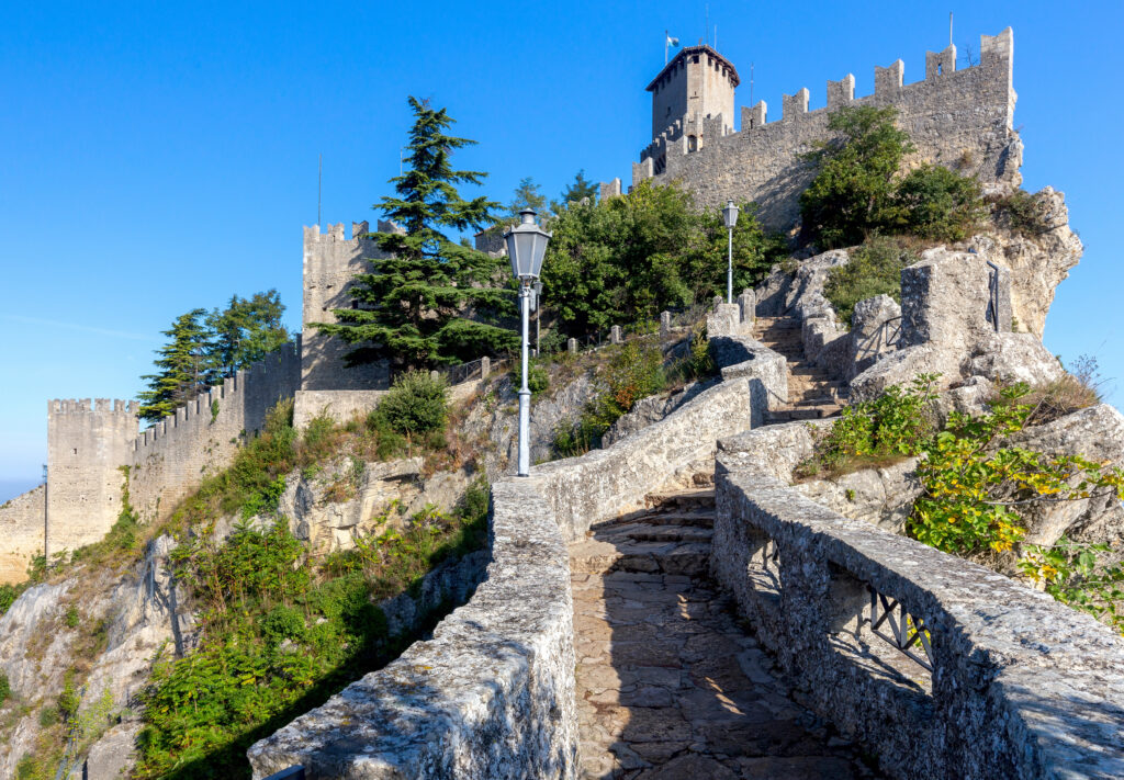 stone pathway named the witches path on a sunny day, connecting two tower on mount titano, one of the best things to do in San Marino