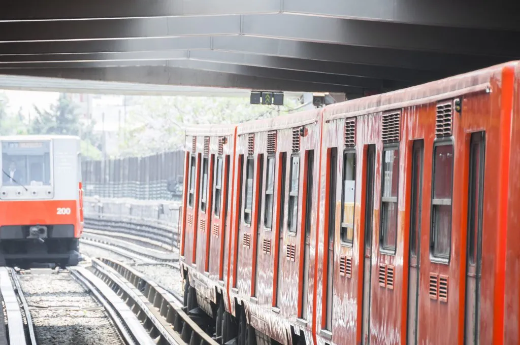 orange subway trains in mexico city metro