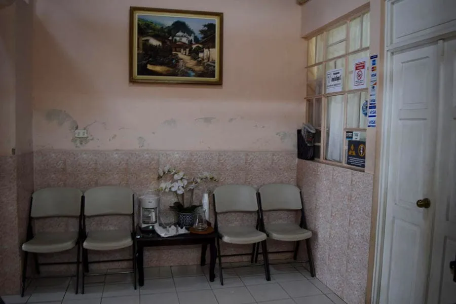 waiting room of a dentist in guatemala with 4 plastic chairs