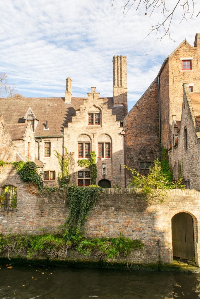 canal house in bruges belgium, where we had a moderate experience with tips for airbnb hosts