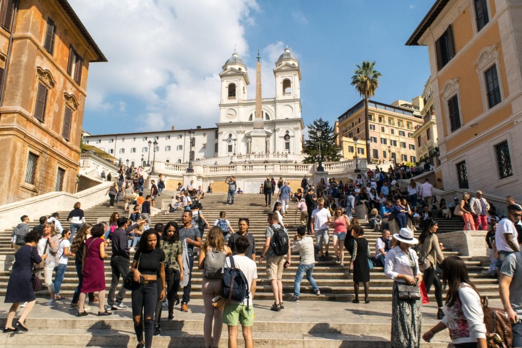 What to wear in Rome: crowd at the Spanish Steps