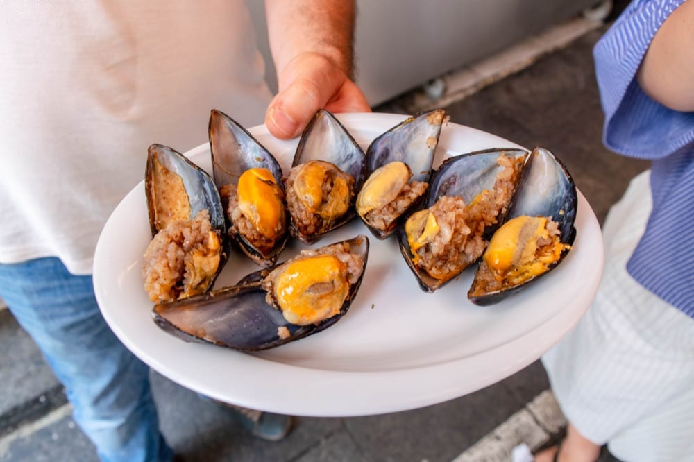 Food in Istanbul: stuffed mussels