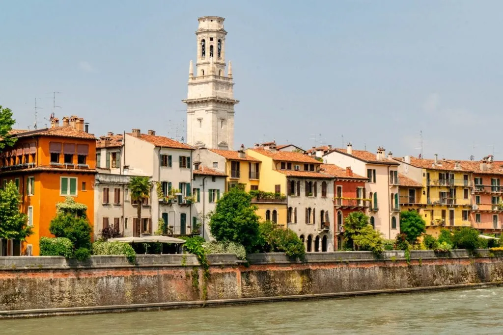 de beste dagtrips vanuit Bologna: Verona River
