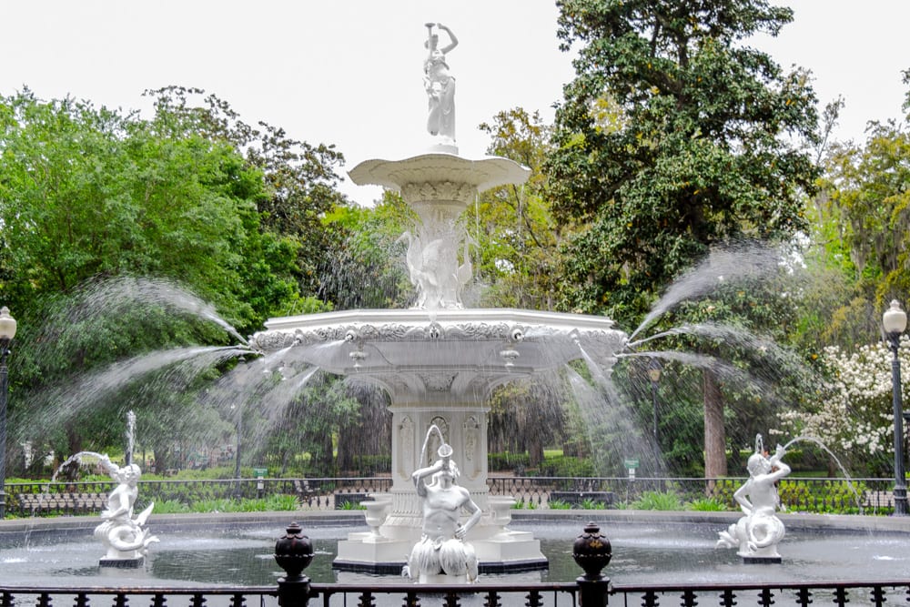 The Best Things to Do in Savannah: Fountain at Forsyth Park