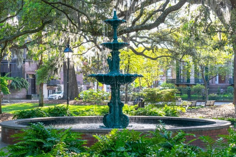 The Best Things to Do in Savannah: Fountain in Square