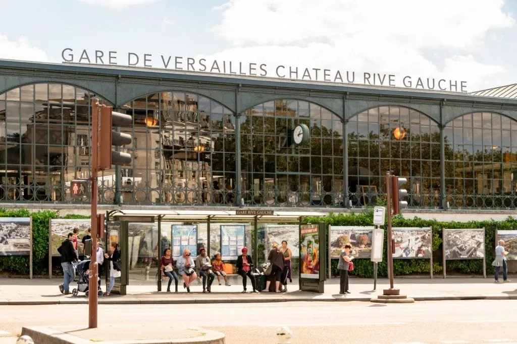 Tham quan Versailles từ Paris: Ga xe lửa