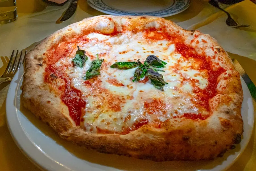 Naples Pizza Tour: Pizzeria Brandi original margherita