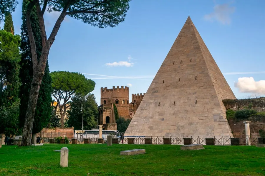 4 Days in Rome Itinerary: Pyramid of Caius Cestius