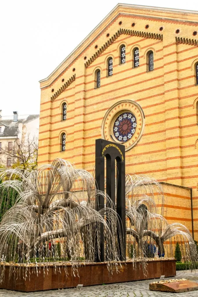 Best Things to Do in Budapest: Dohany Street Synagogue