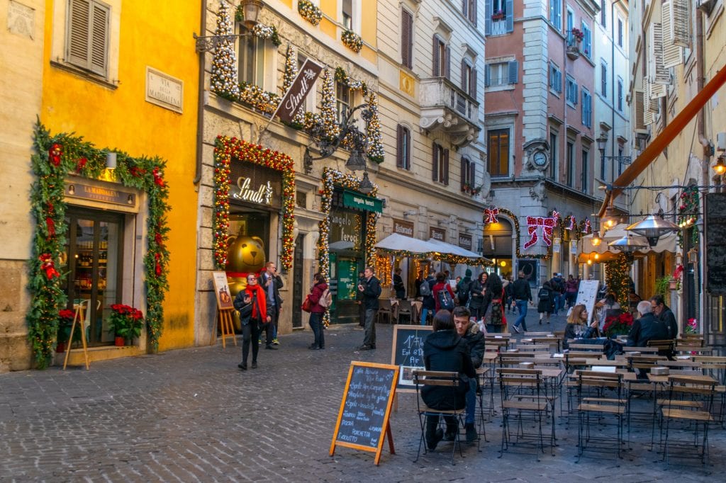 Street scene in Rome with Christmas lights and decor, Rome in Winter tips