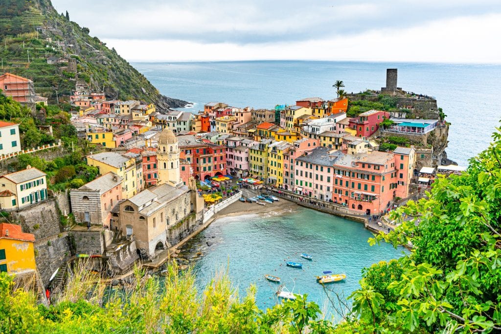 Vernazza Harborを上から眺める。 チンクエ・テッレの旅程