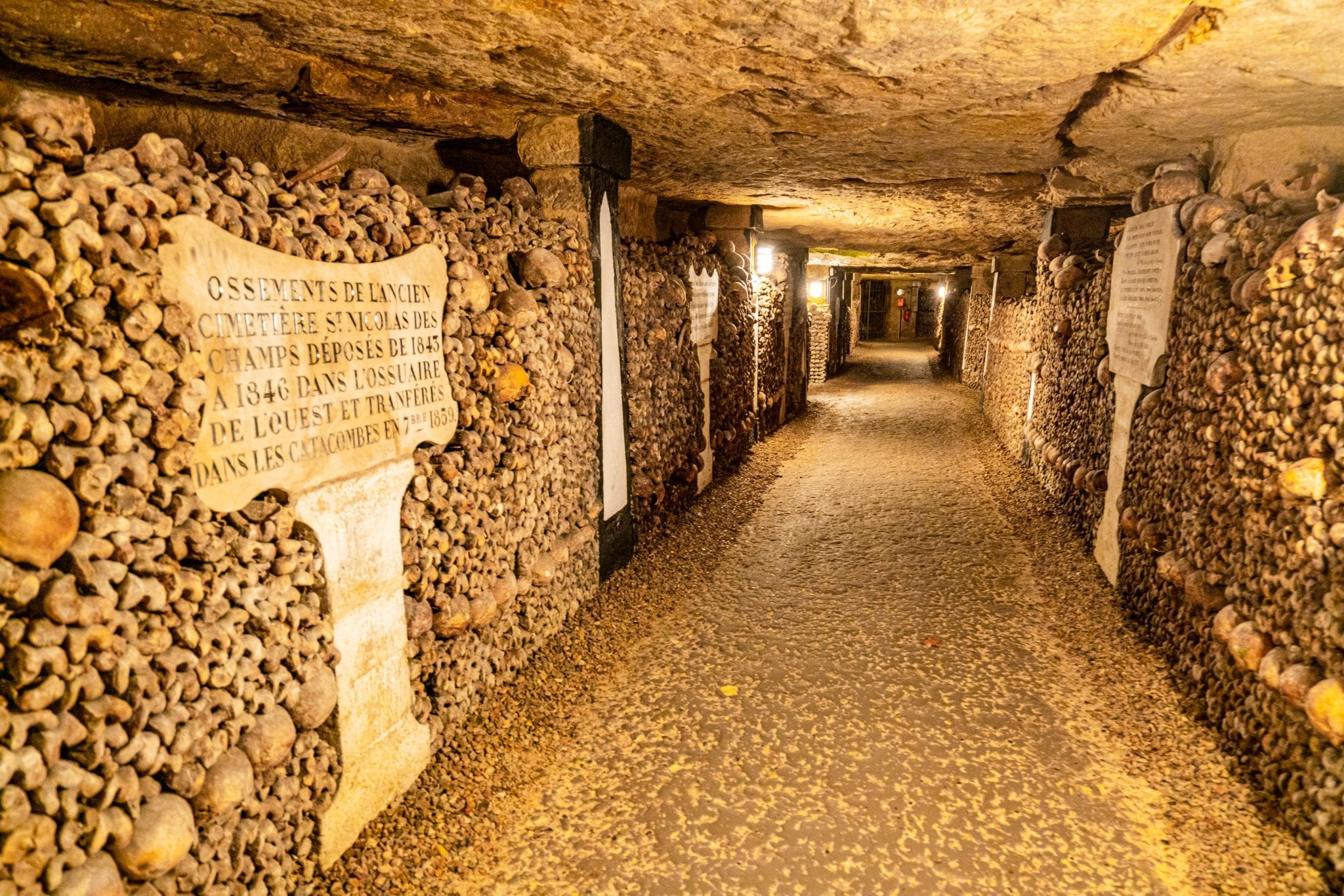 can you tour the catacombs in paris