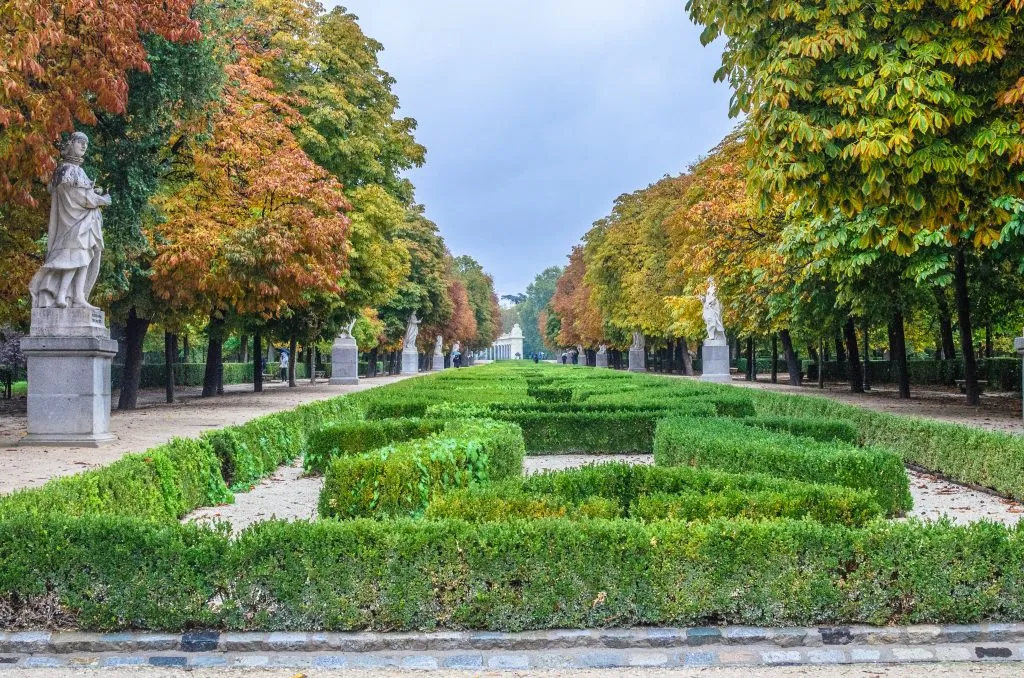walk of statues in retiro park, one of the best places to visit on an itinerary for madrid spain