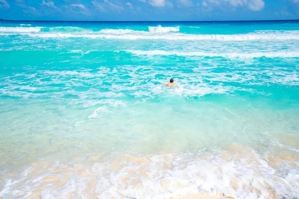 jeremy storm swimming in cancun mexico