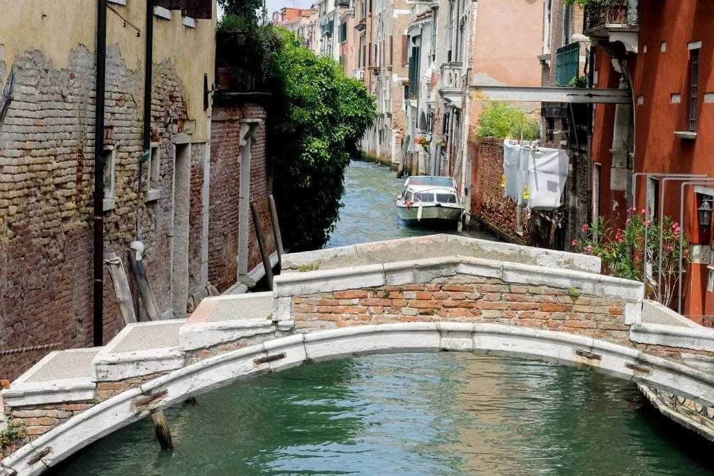 Close up photo of the Ponte de Chiodo in Venice with no parapets, one of the interesting off the beaten track Venice spots