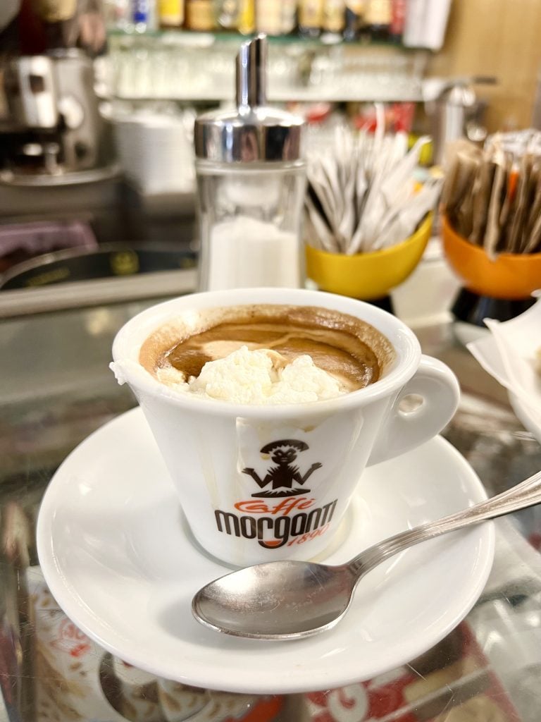 Espresso wars: glass or cup? - Luca's Italy