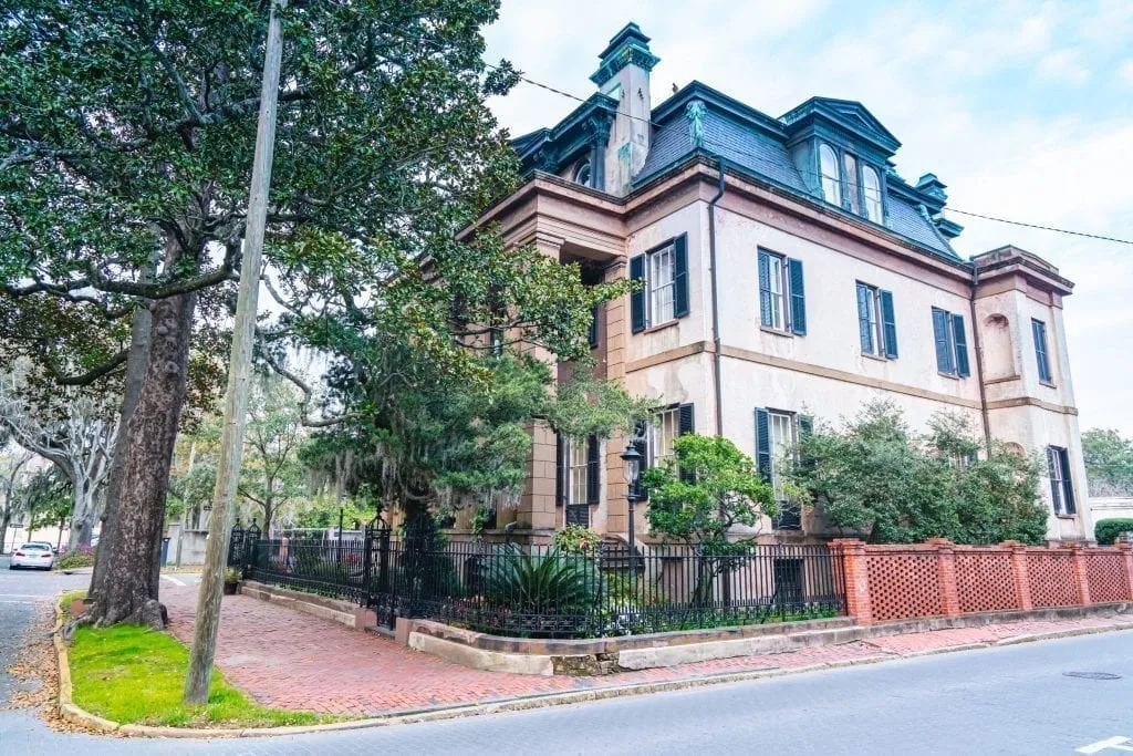 stately mansion in savannah ga