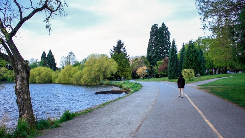 Green Lake trail in Seattle WA, a great addition to a long weekend in Seattle itinerary