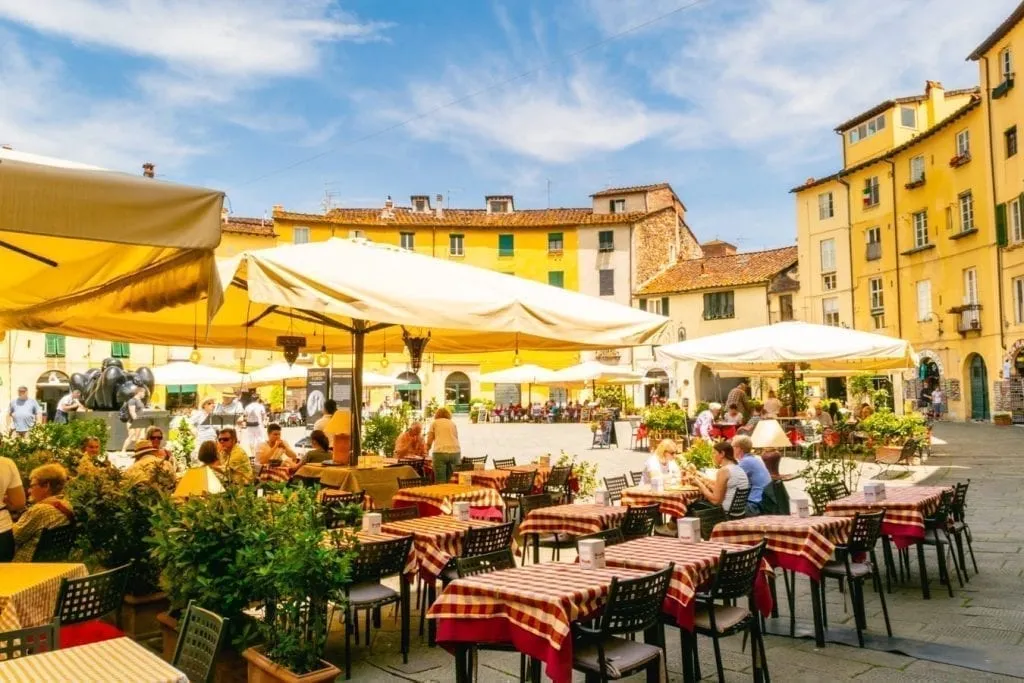 outdoor restaurant in piazza anfiteatro in lucca italy
