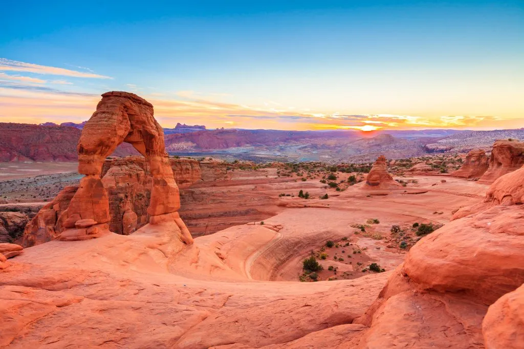 moab utah delicate arch sunset view