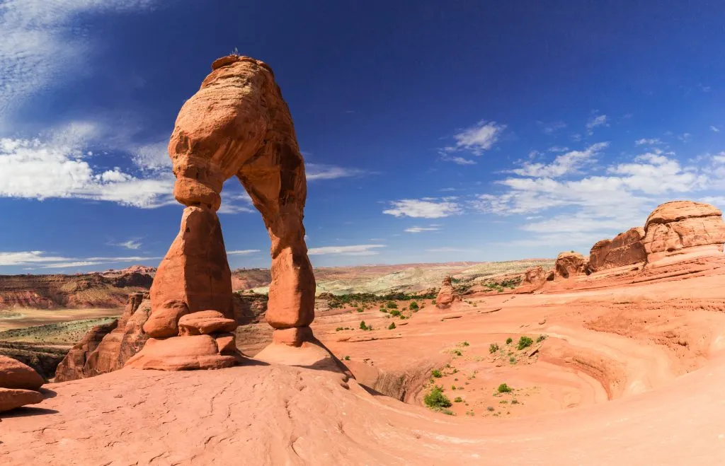 delicate arch utah as seen from the side