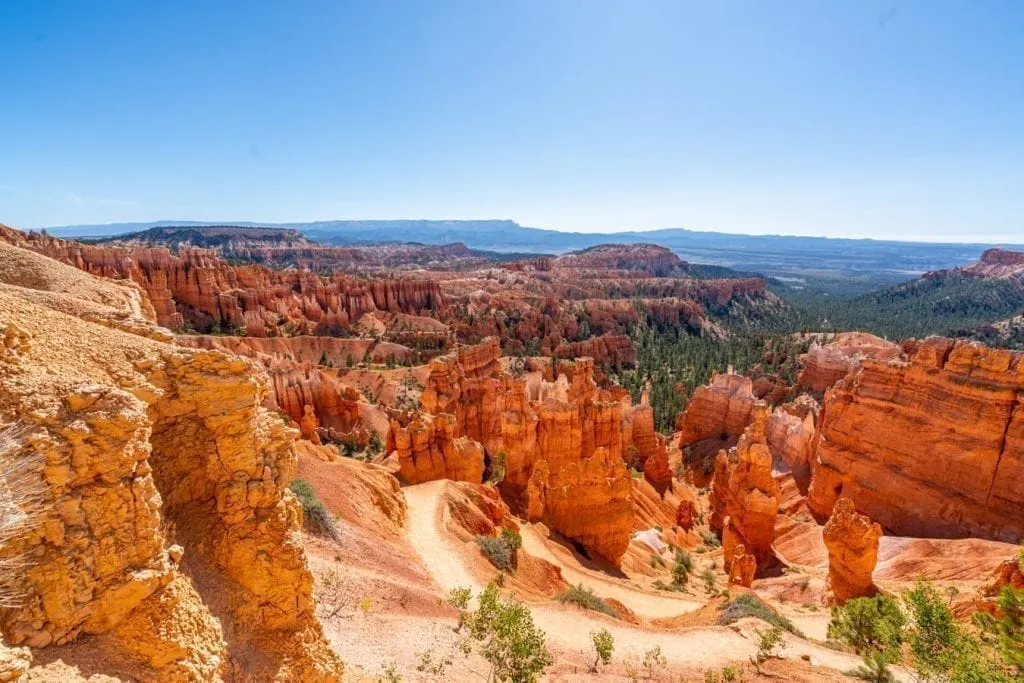 Trail descending into Bryce Canyon NP