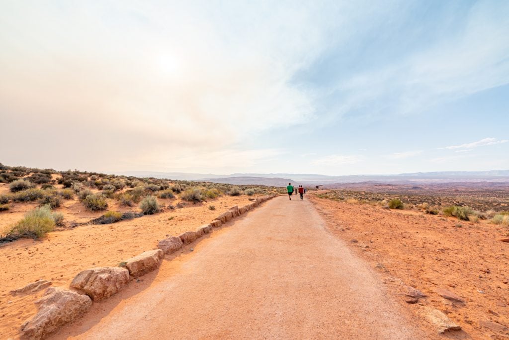 views along the horseshoe bend hiking trail in page