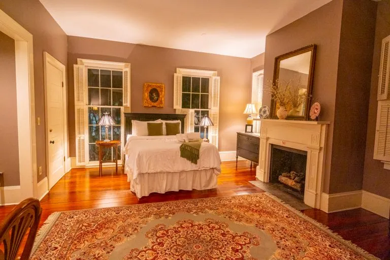 bedroom of bird baldwin house in savannah -- learning how to use airbnb and airbnb guest tips can help you stay places like this