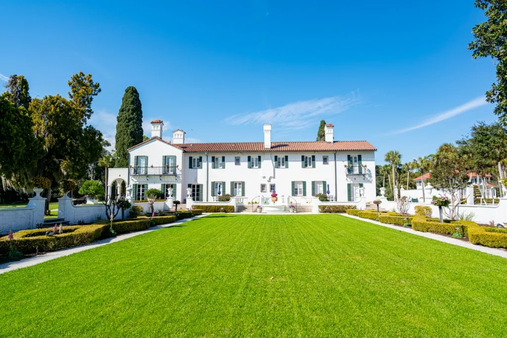 white facade of cottage in national historic landmark district, one of the top attractions jekyll island ga