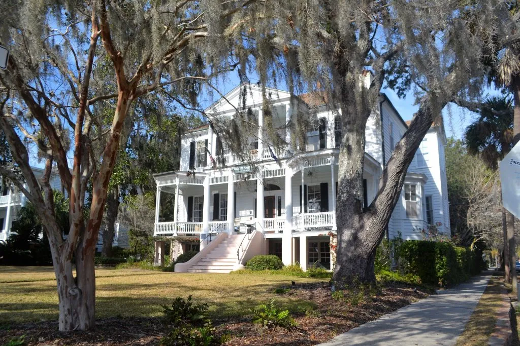 white mansion surrounded by oak trees dripping spanish moss in beaufort south carolina, one of the best day trips from savannah ga