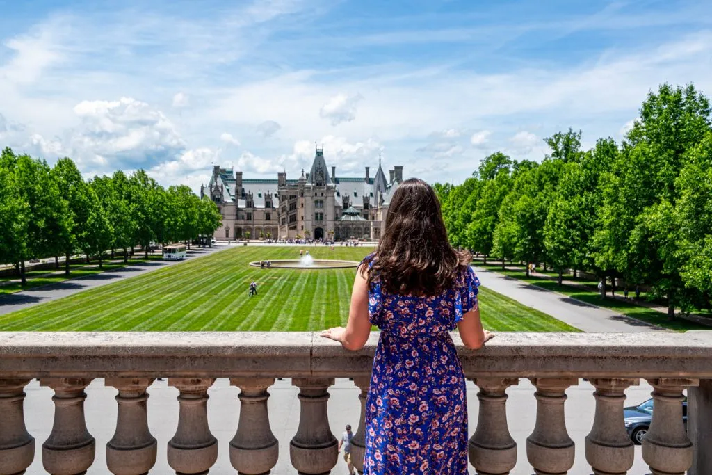 kate storm overlooking front facade of biltmore house when visiting biltmore asheville nc