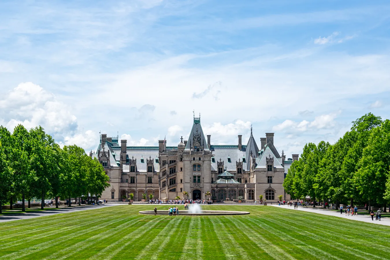 front facade of biltmore house in asheville nc
