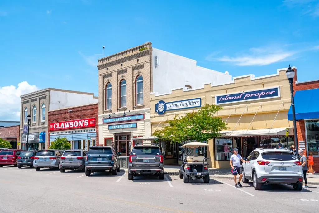 front street in beaufort nc with clawsons restaurant centered