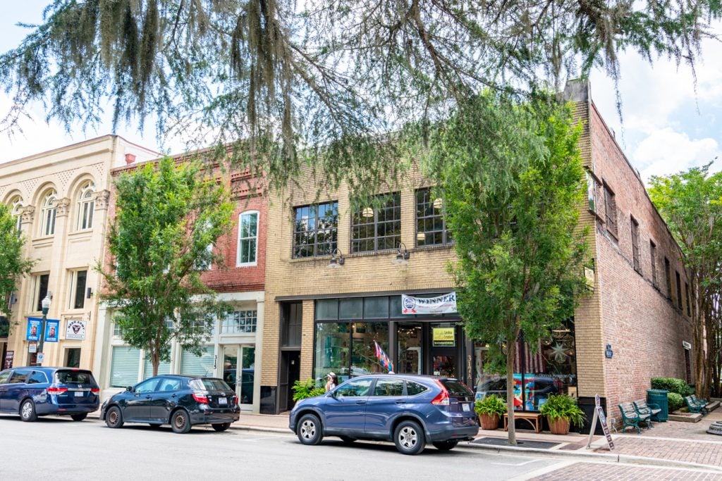 a few cars parked along middle street new bern north carolina