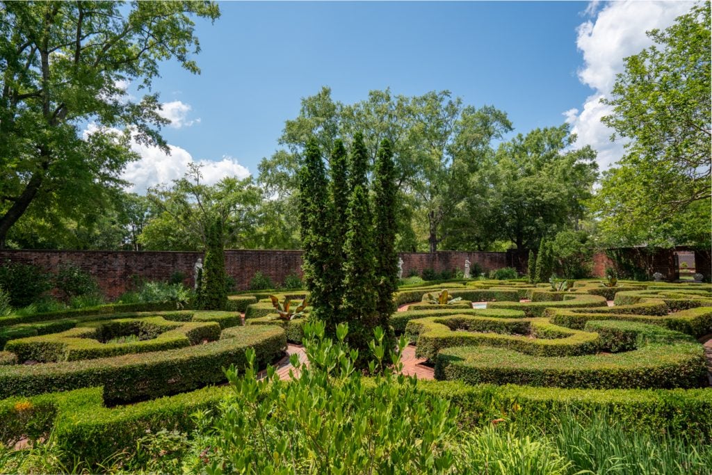 small garden maze in tryon palace north carolina