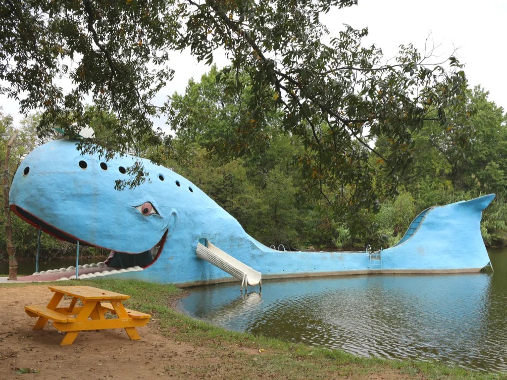blue catoosa whale on route 66 in oklahoma, a kitschy tourist attraction in the us