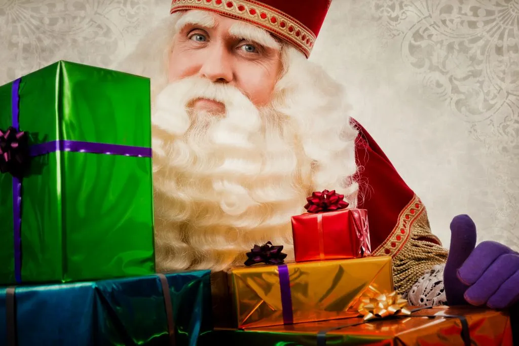photo of sinterklaas with presents