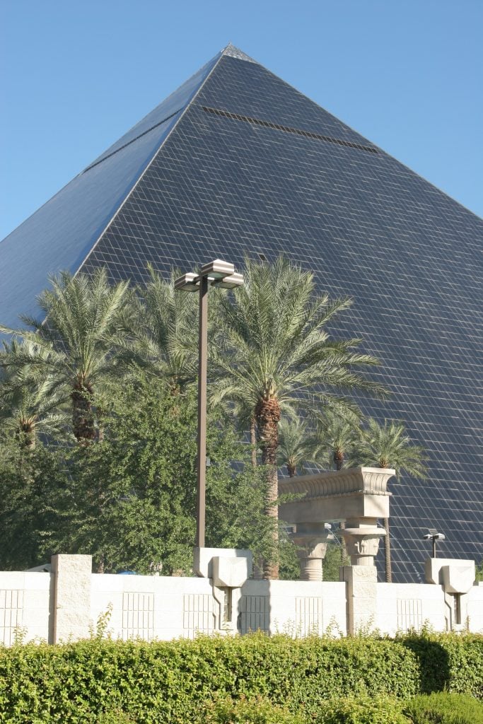 exterior of the luxor pyramid in las vegas with palm trees in the foreground, a must see during a 3 days in las vegas itinerary