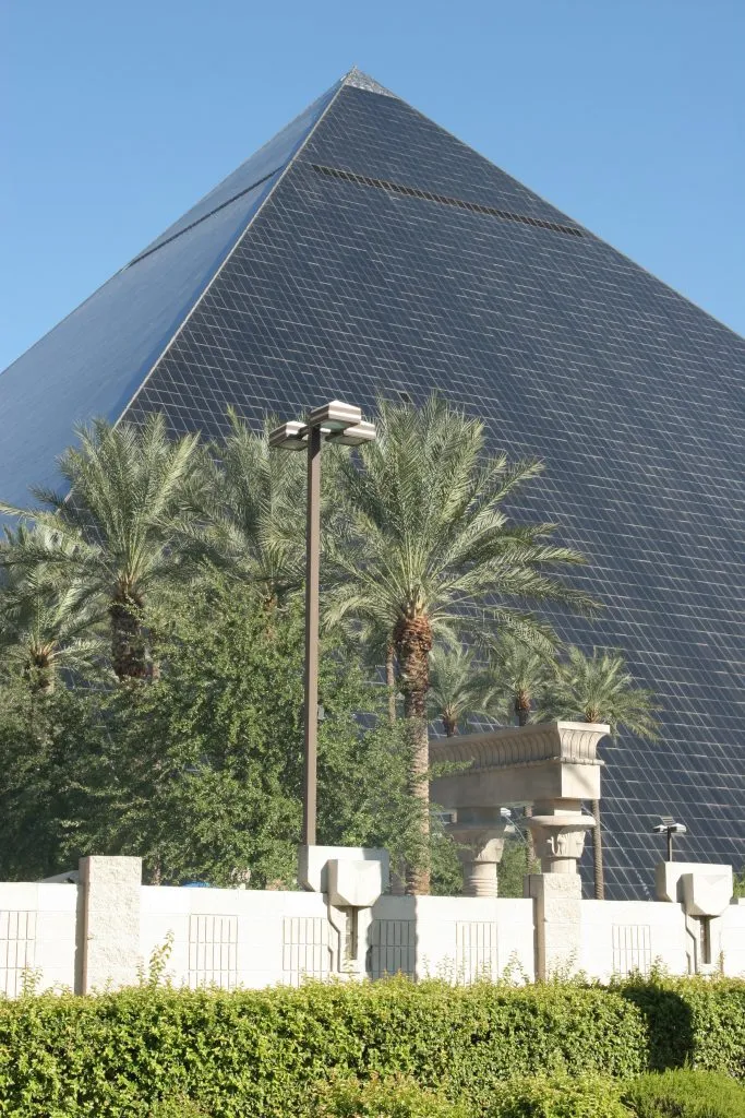 exterior of the luxor pyramid in las vegas with palm trees in the foreground, a must see during a 3 days in las vegas itinerary