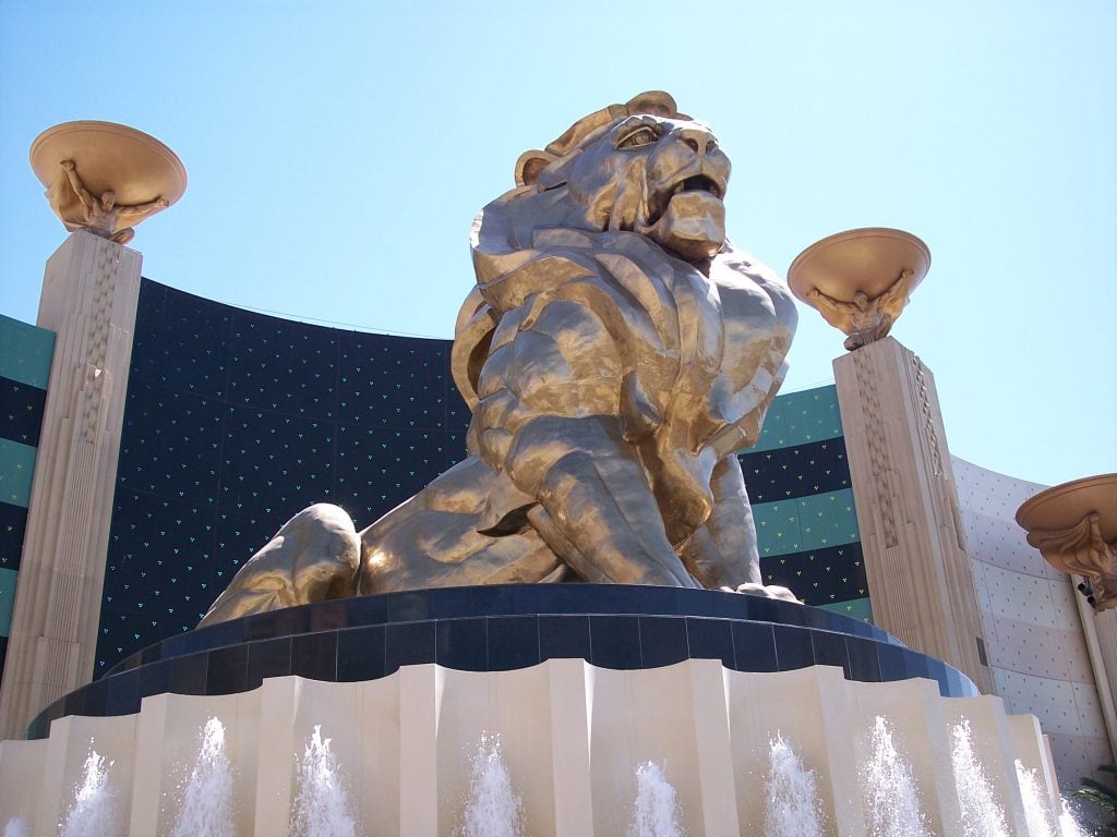 view of gold mgm lion outside hotel in las vegas 3 day itinerary