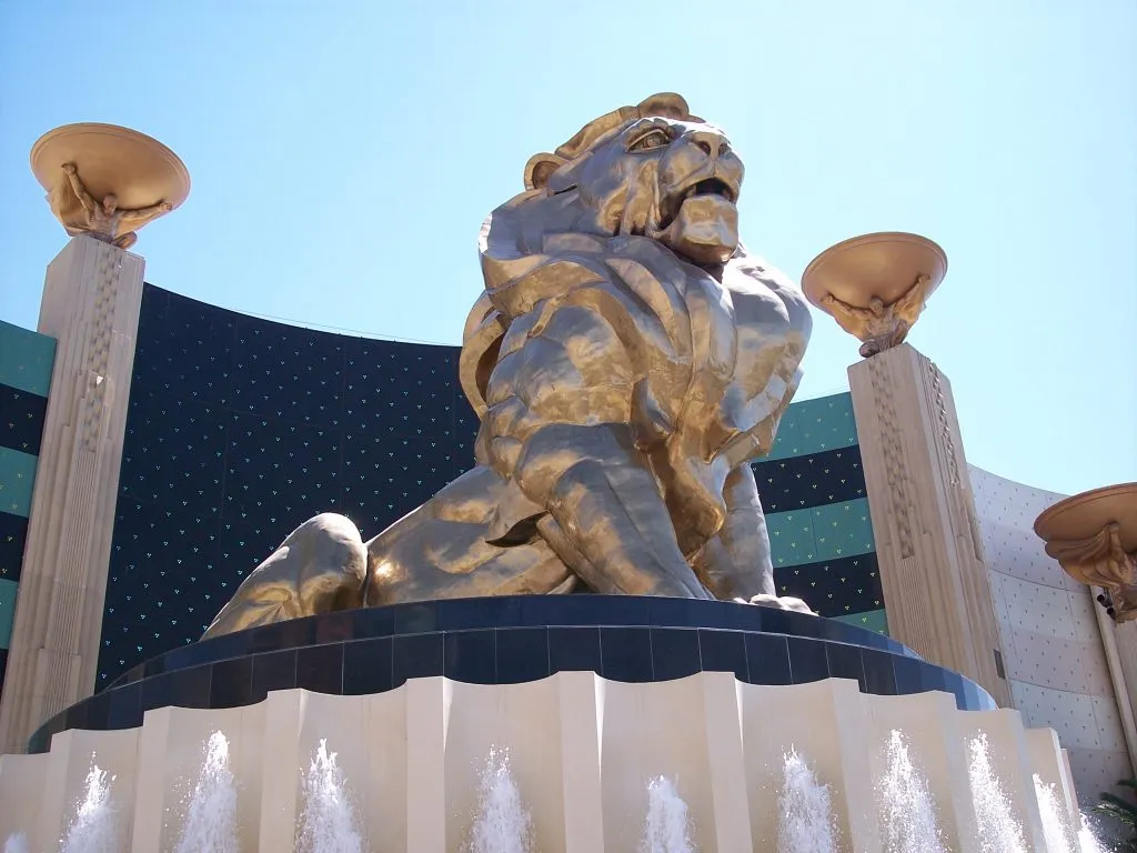 view of gold mgm lion outside hotel in las vegas 3 day itinerary