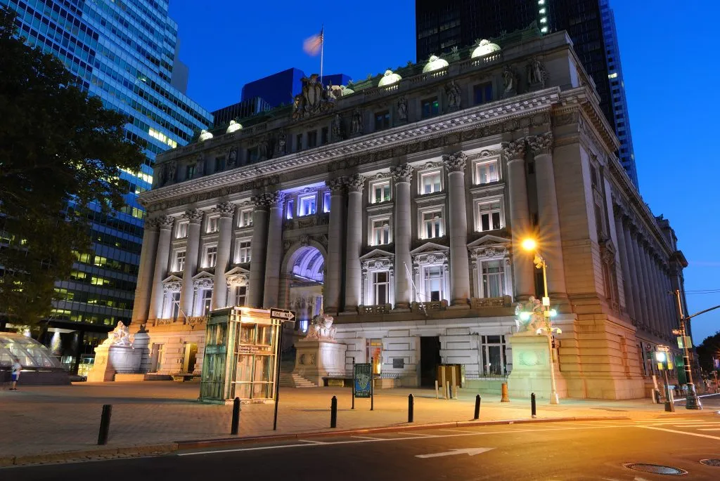 alexander hamilton custom house, one of the best attractions in fidi nyc, at night