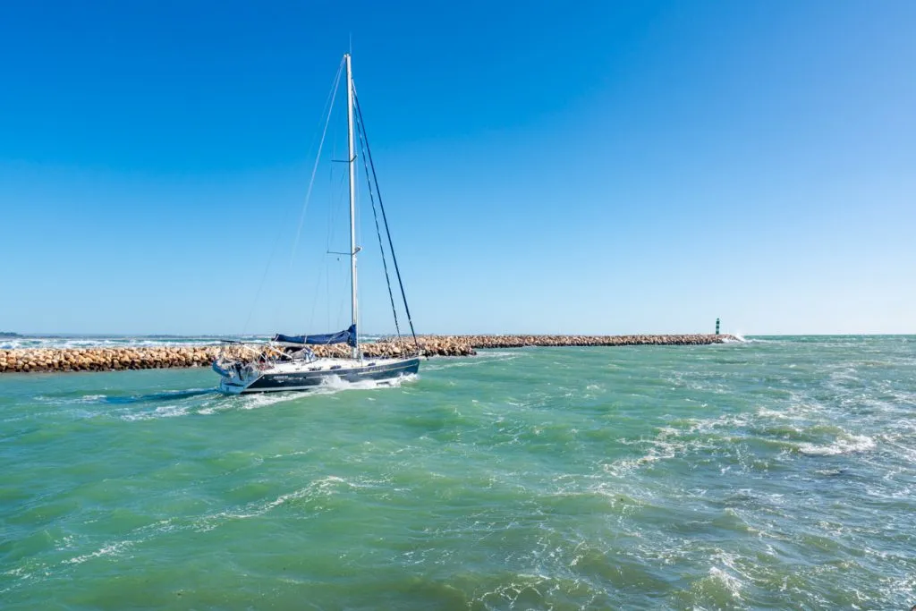 sailboat on the water, one of the best things to do in lagos portugal