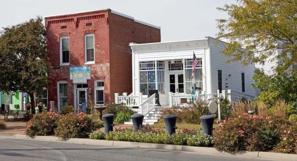 histoic buildings in downtown chicoteague virginia