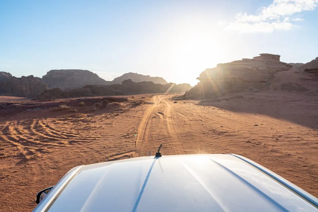 wadi rum jeep tour driving through desert