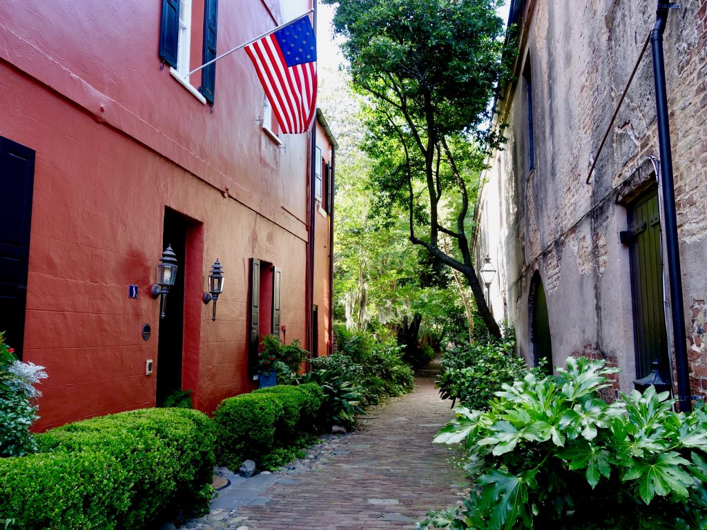 philadelphia alley with american flag, one of the best photography locations in charleston south carolina