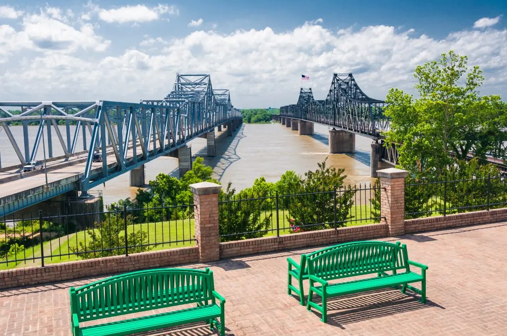 bridges crossing the mississippi river at vicksburg, an interesting stop on a deep south road trip itineraries