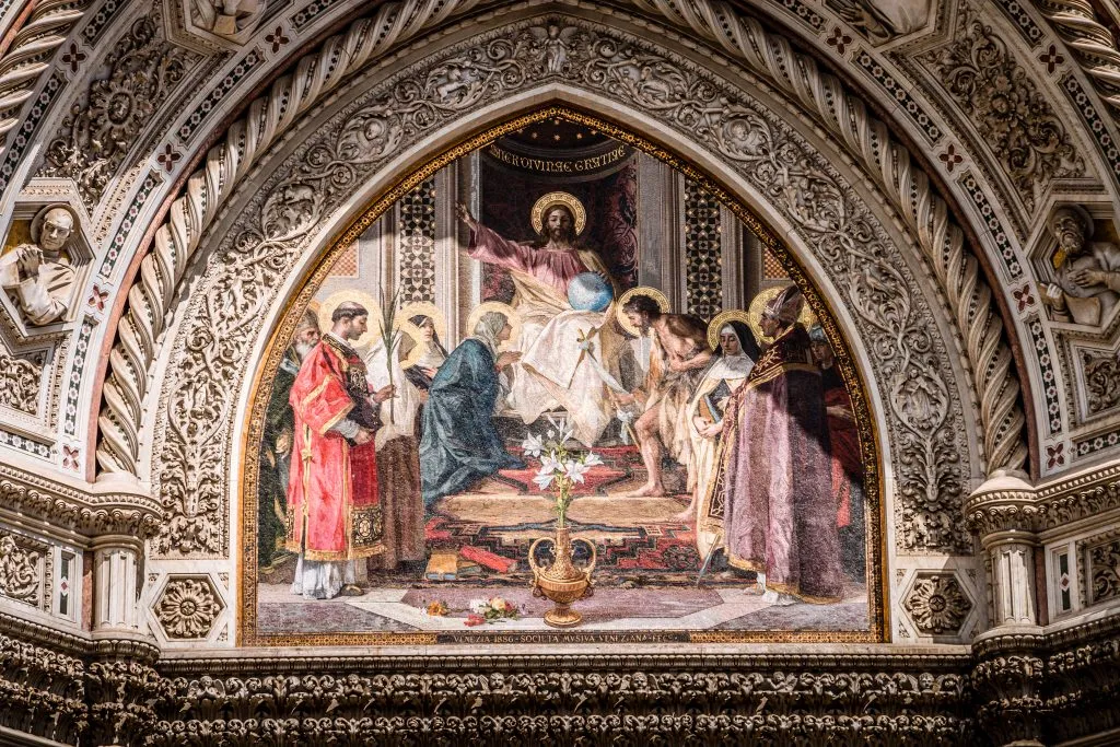 close up picture of a mosaic on florence cathedral