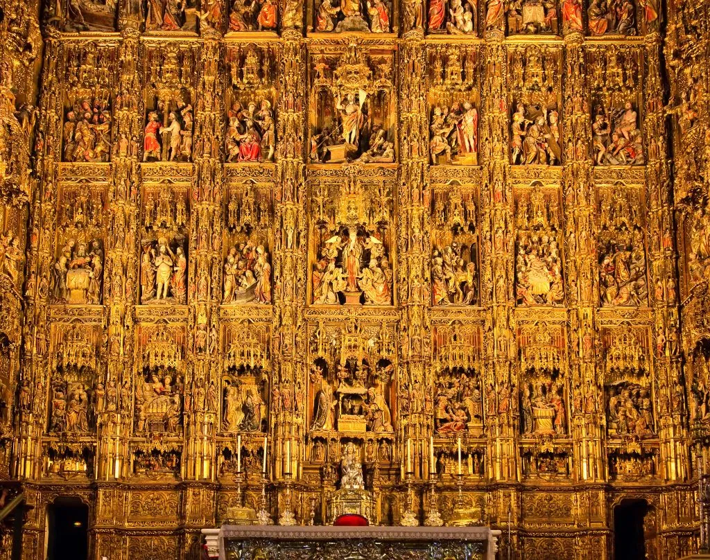 gold altarpiece inside seville cathedral, one of the best things to see in seville in a day