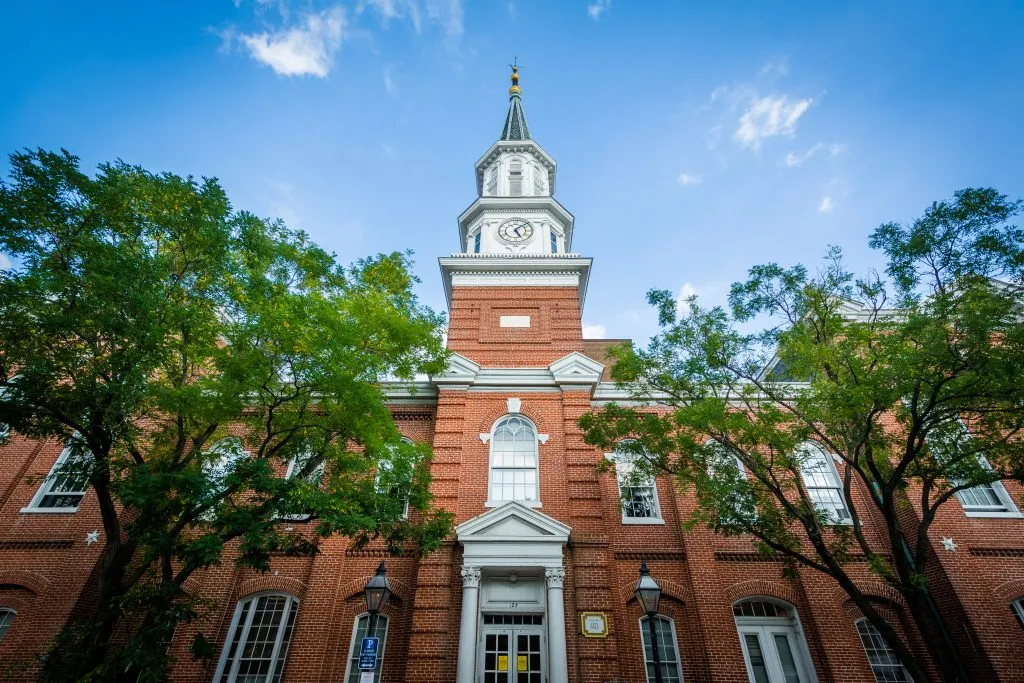 city hall in old town alexandria virginia, one of the best cities on the east coast weekend getaways